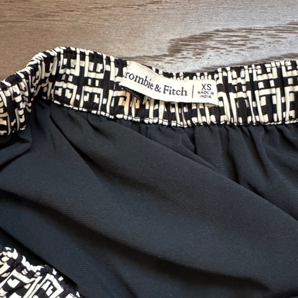 Abercrombie & Fitch Black and Cream Patterned Maxi Skirt XS NWOT - Picture 3 of 4